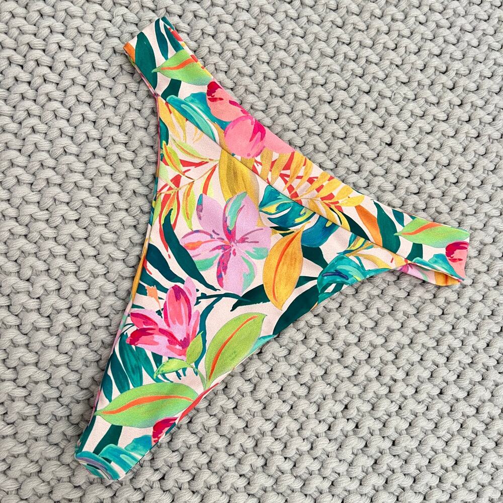 Skatie• ‘Summer’ Bikini Bottoms in ALOHA